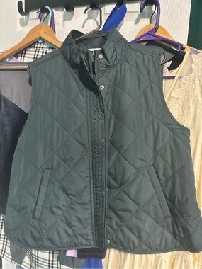 Quilted Sleeveless Puffer Vest - green